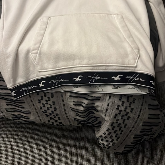 Hollister hoodie - Picture 2 of 4